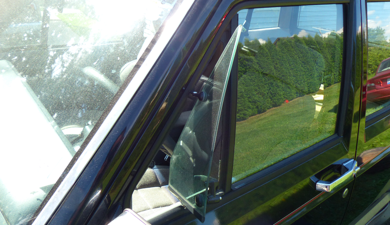 Illustration for article titled Automakers Are Wasting a Great Opportunity With These Useless Fixed Door Windows